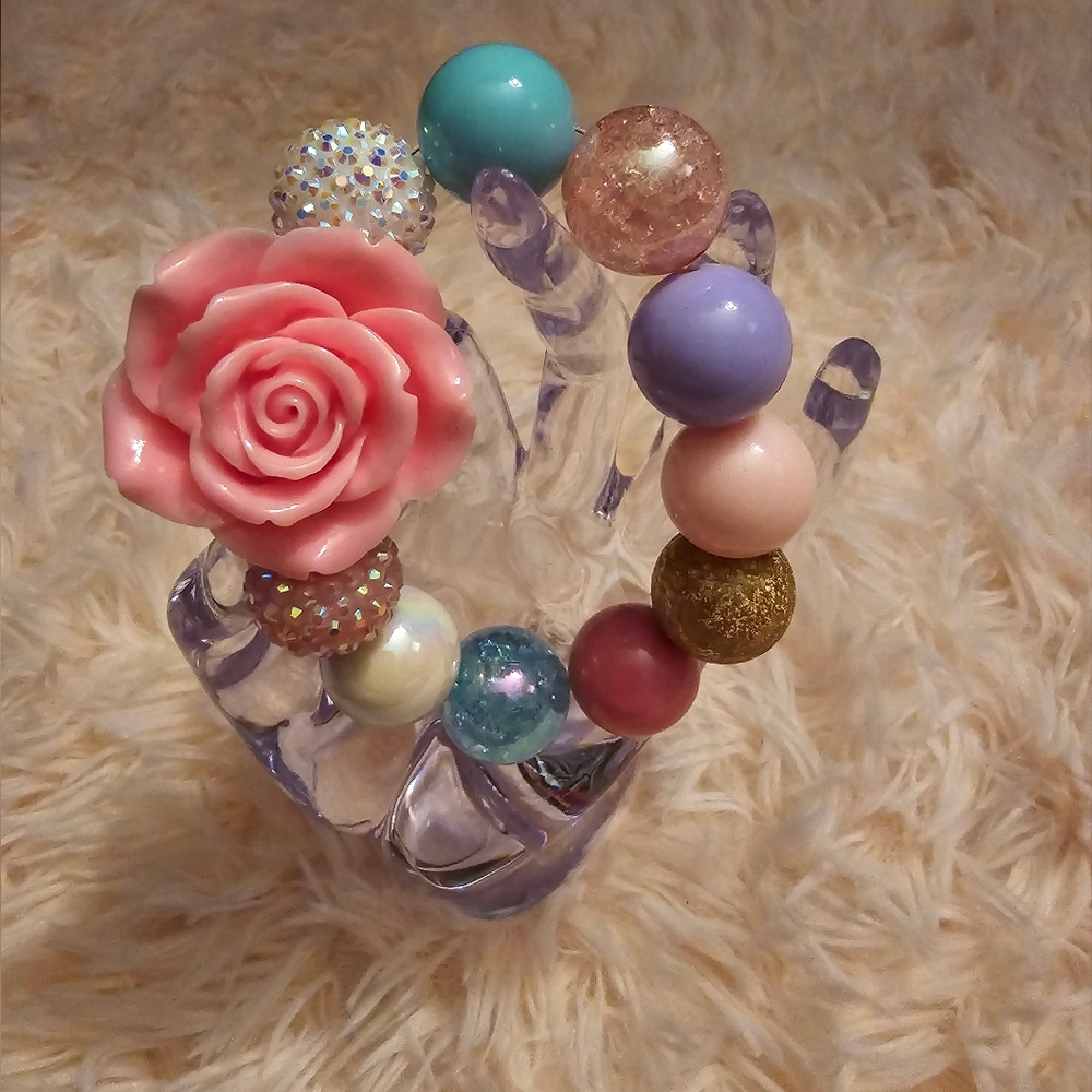Bubblegum pink peonie stretch bracelet! - Picture 5 of 9